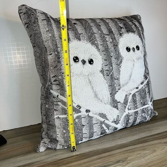 Snowy Owl Portrait Throw Pillow Set 2 Gray Silver Metallic Thread 16” X 16” - Picture 3 of 6